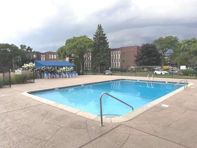 1430 Sandstone Drive #202, Wheeling, IL 60090