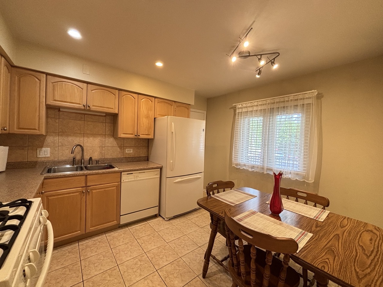 1430 Sandstone Drive #202, Wheeling, IL 60090
