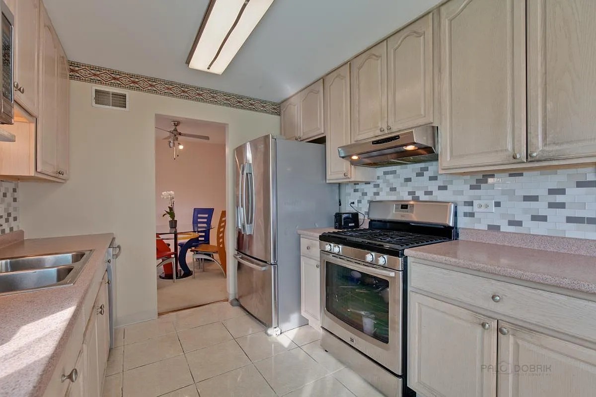 867 E Carriage Lane #8, Palatine, IL 60074