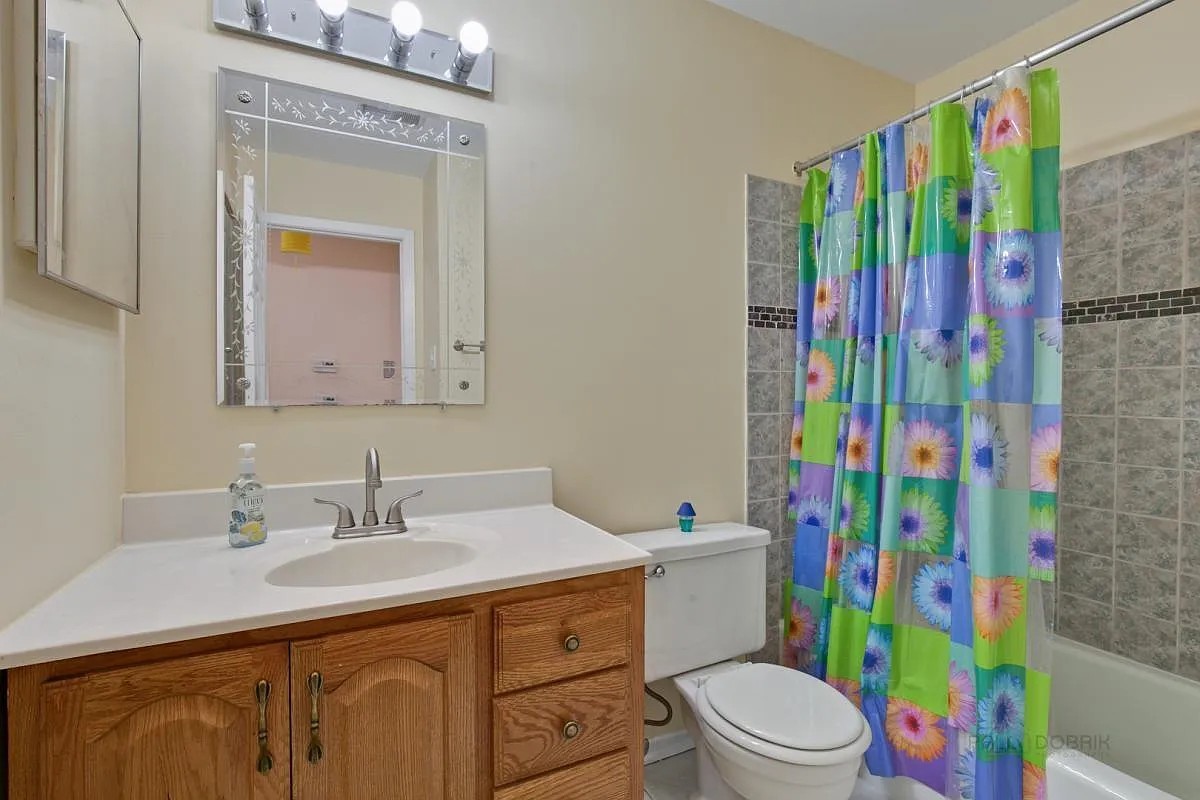 867 E Carriage Lane #8, Palatine, IL 60074