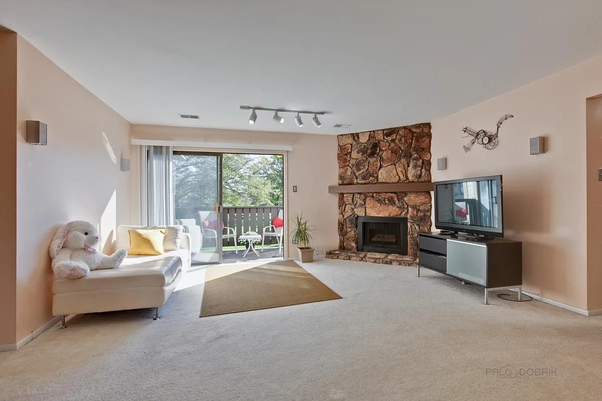867 E Carriage Lane #8, Palatine, IL 60074