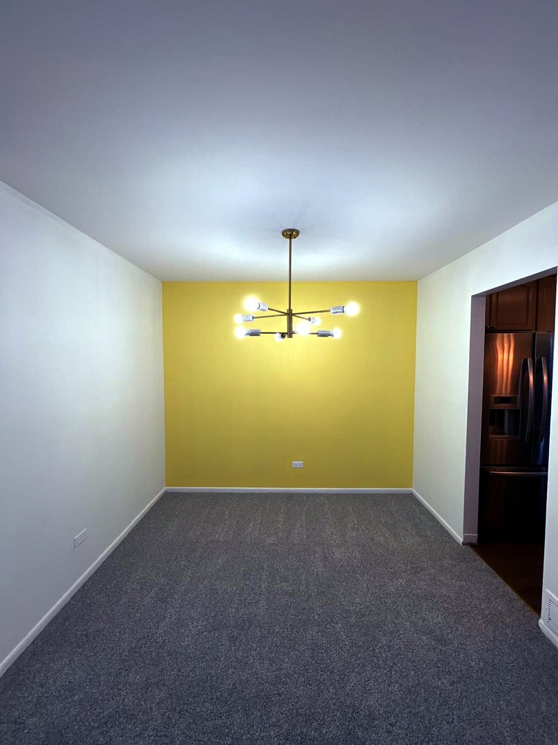 867 E Carriage Lane #8, Palatine, IL 60074