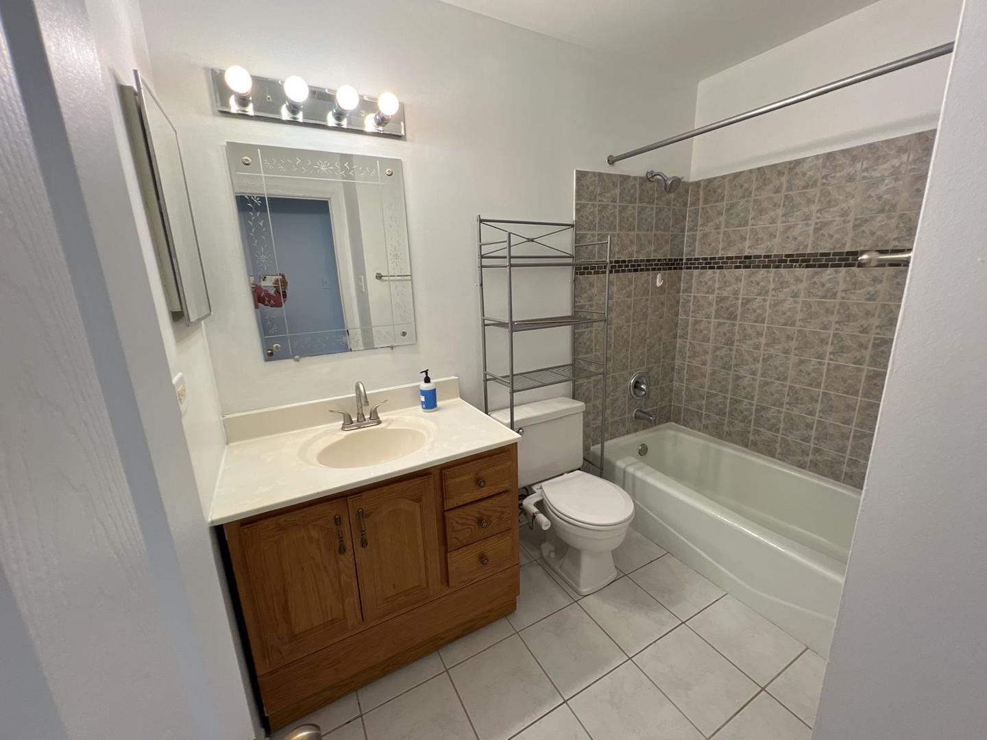 867 E Carriage Lane #8, Palatine, IL 60074