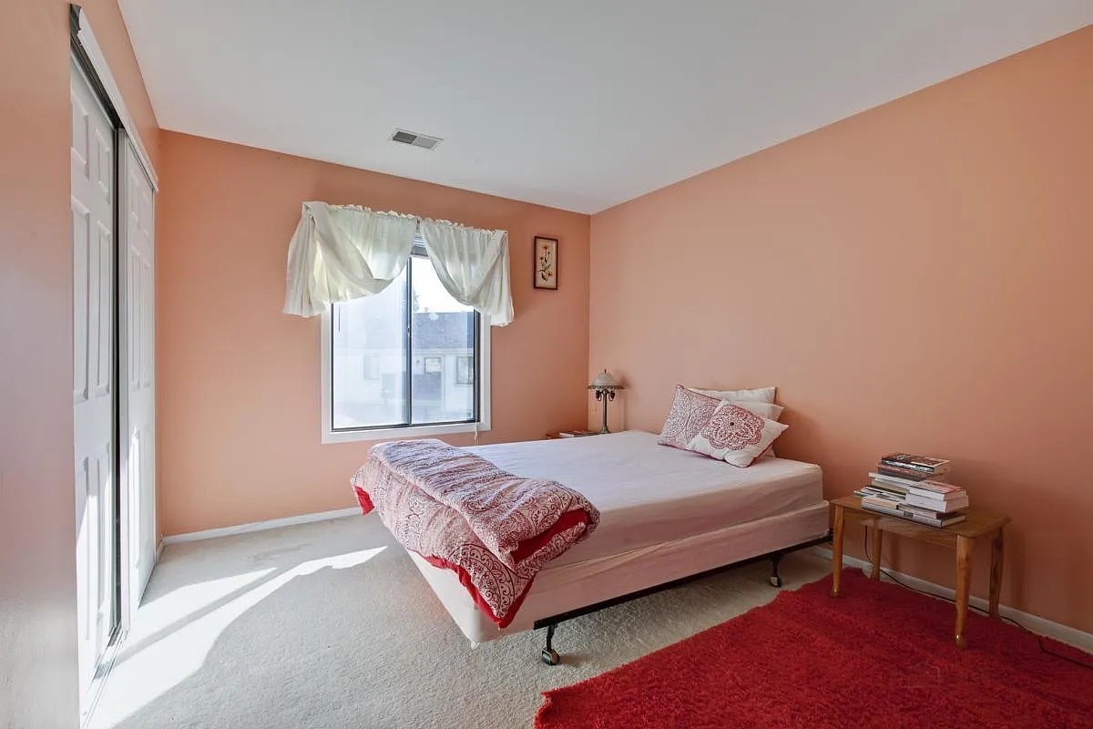 867 E Carriage Lane #8, Palatine, IL 60074