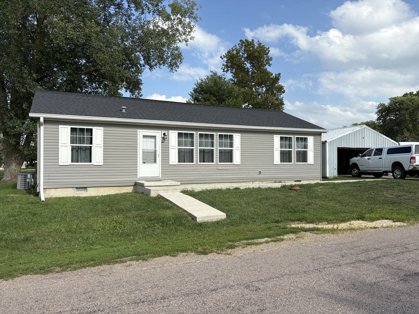 713 lynn Street, Hopedale, IL 61747