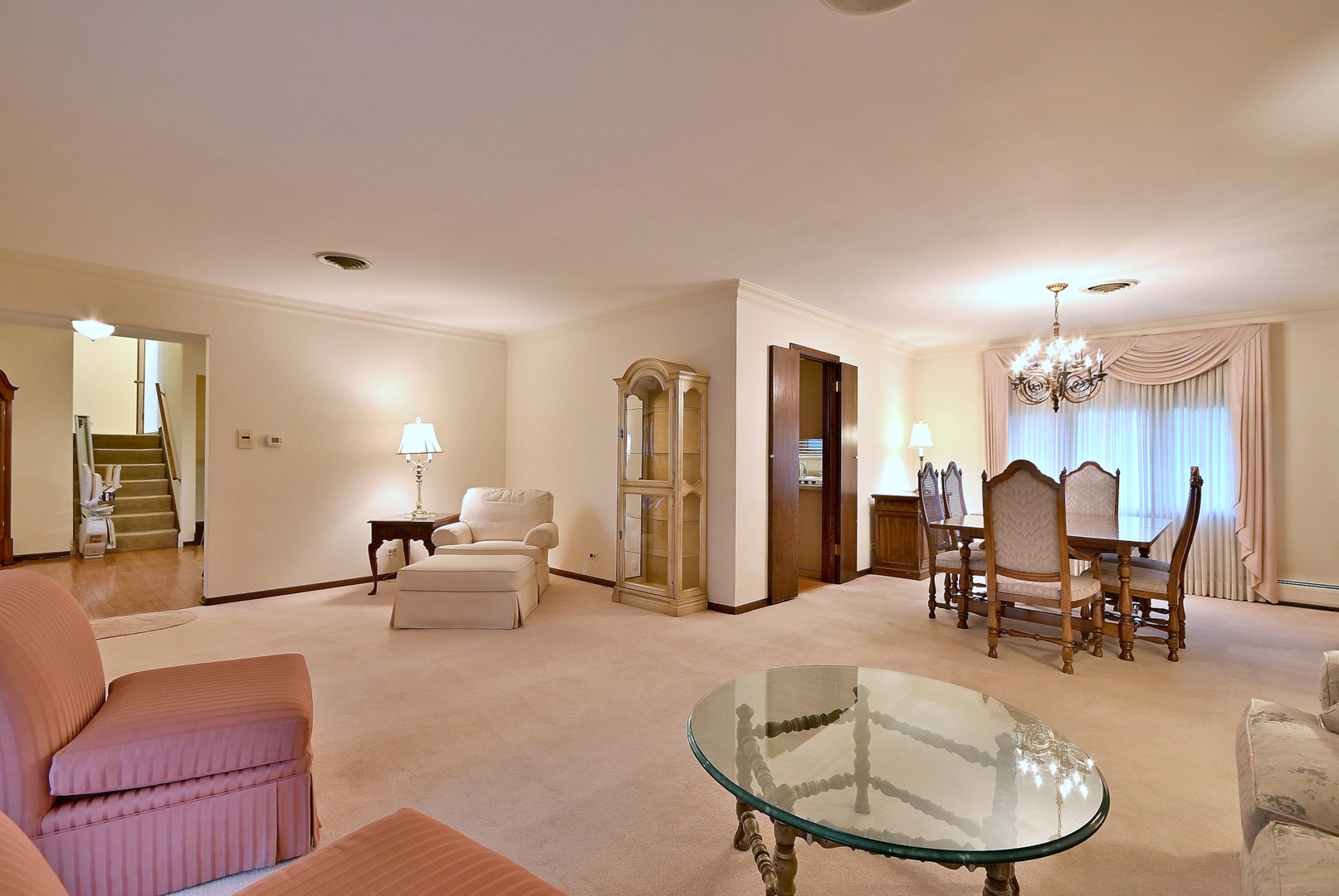 7976 Clarendon Hills Road, Willowbrook, IL 60527