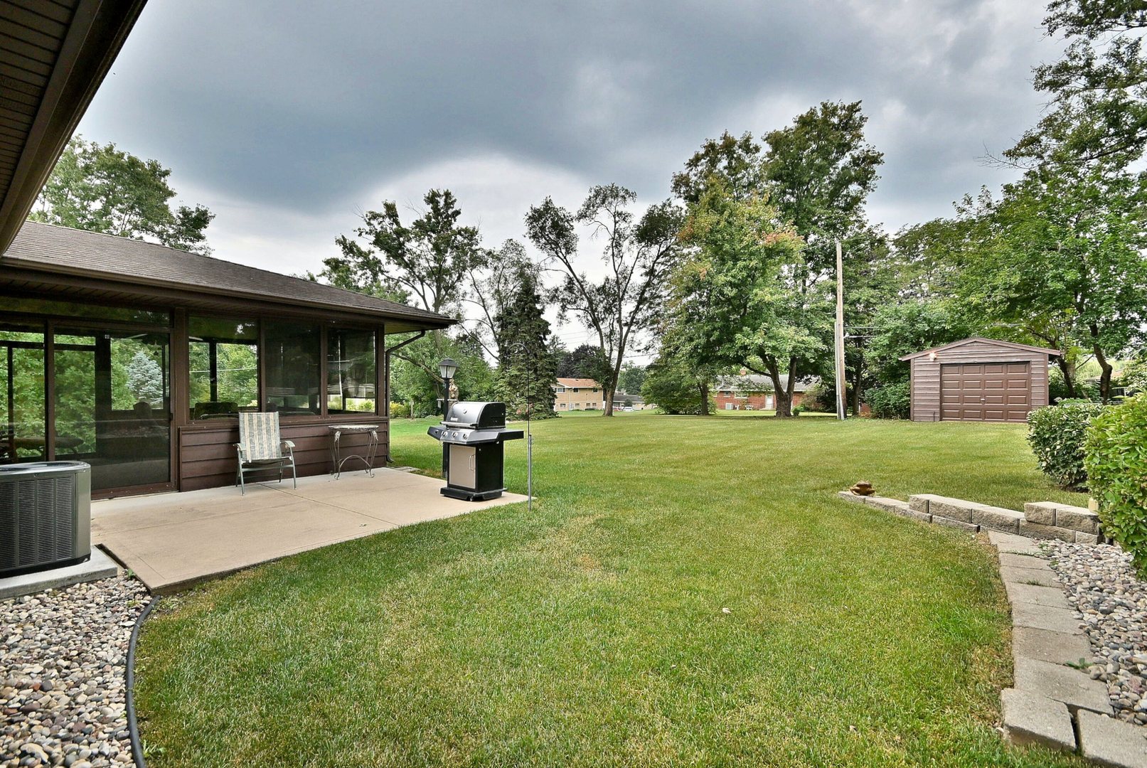 7976 Clarendon Hills Road, Willowbrook, IL 60527