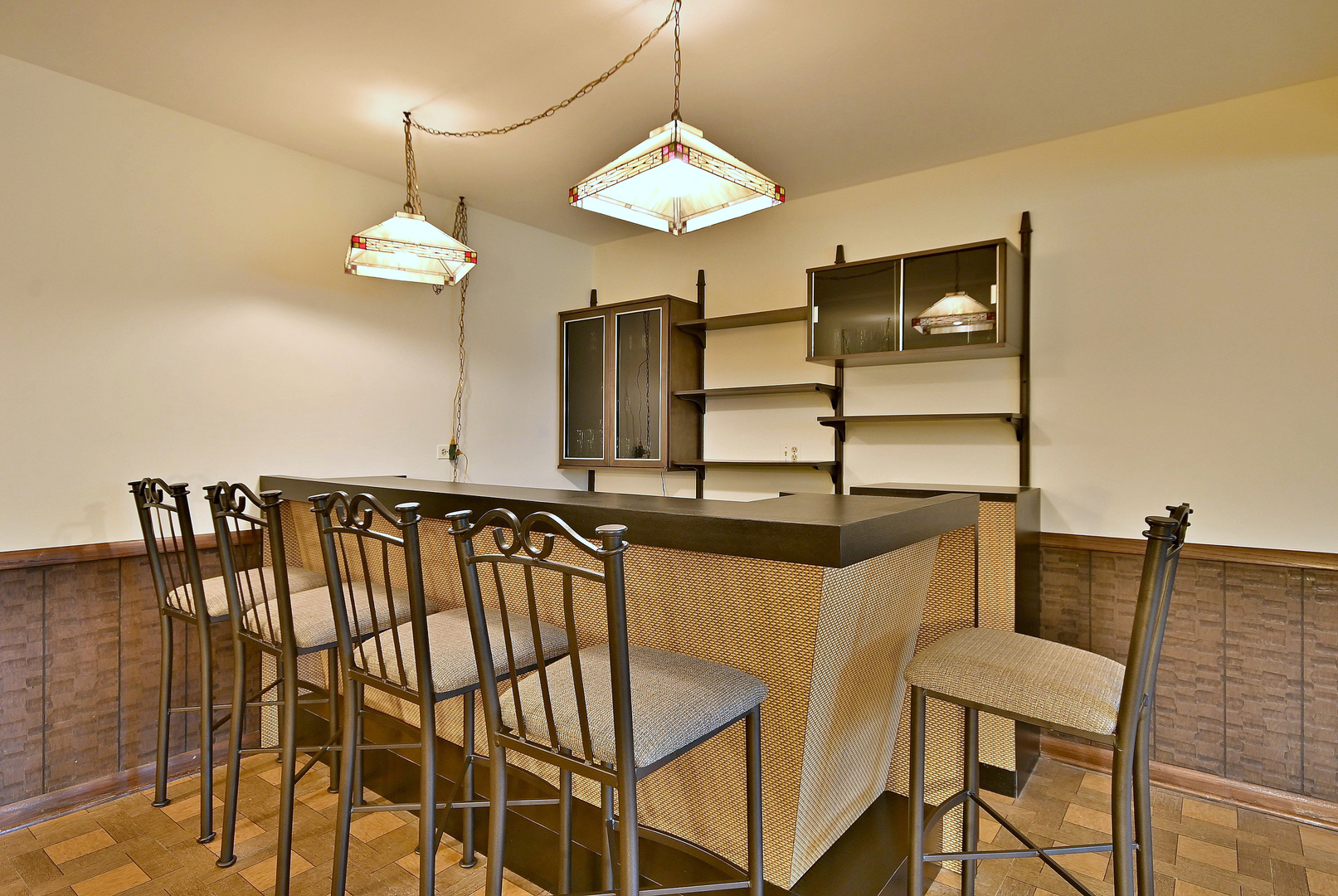 7976 Clarendon Hills Road, Willowbrook, IL 60527