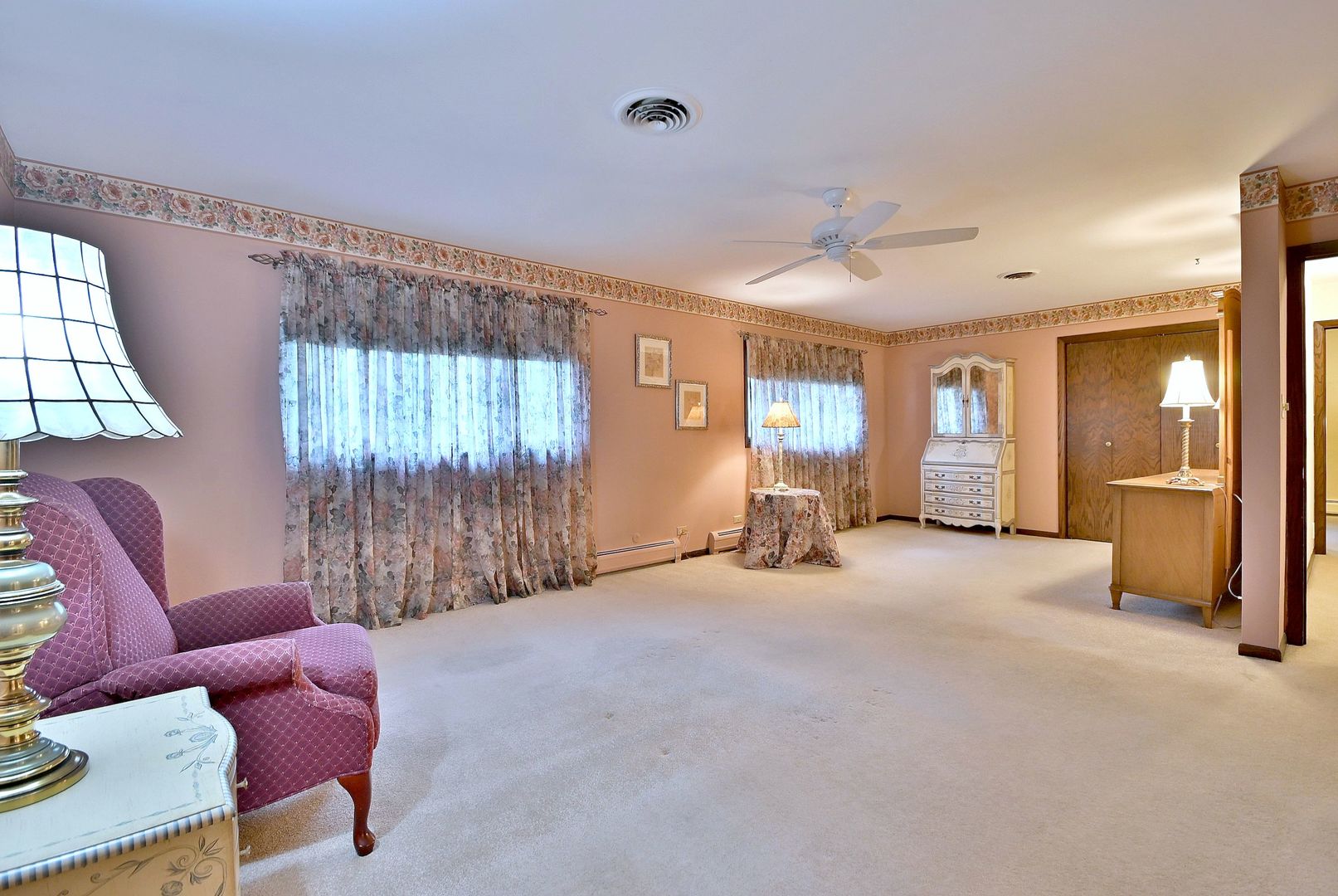 7976 Clarendon Hills Road, Willowbrook, IL 60527