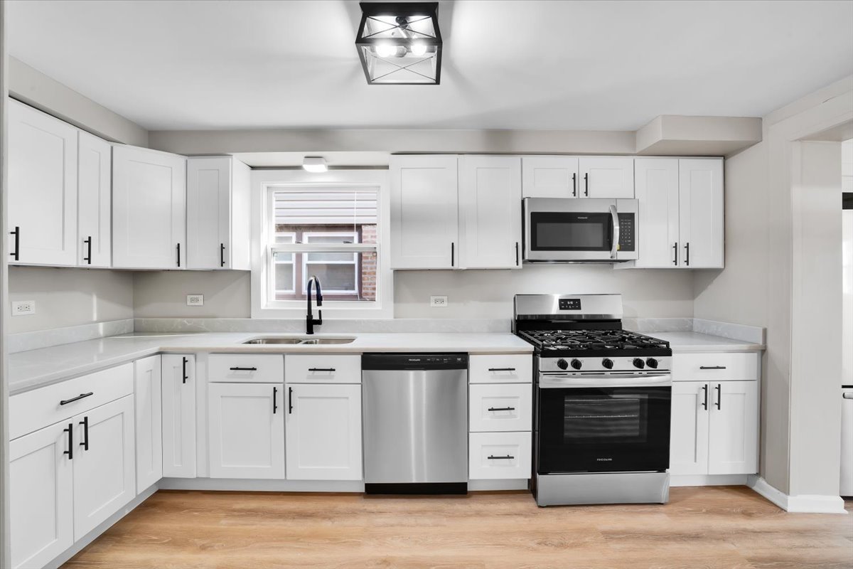 10854 S Union Avenue, Chicago, IL 60628