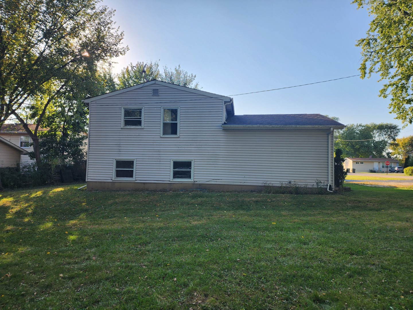 905 Buena Vista Drive, Round Lake Beach, IL 60073