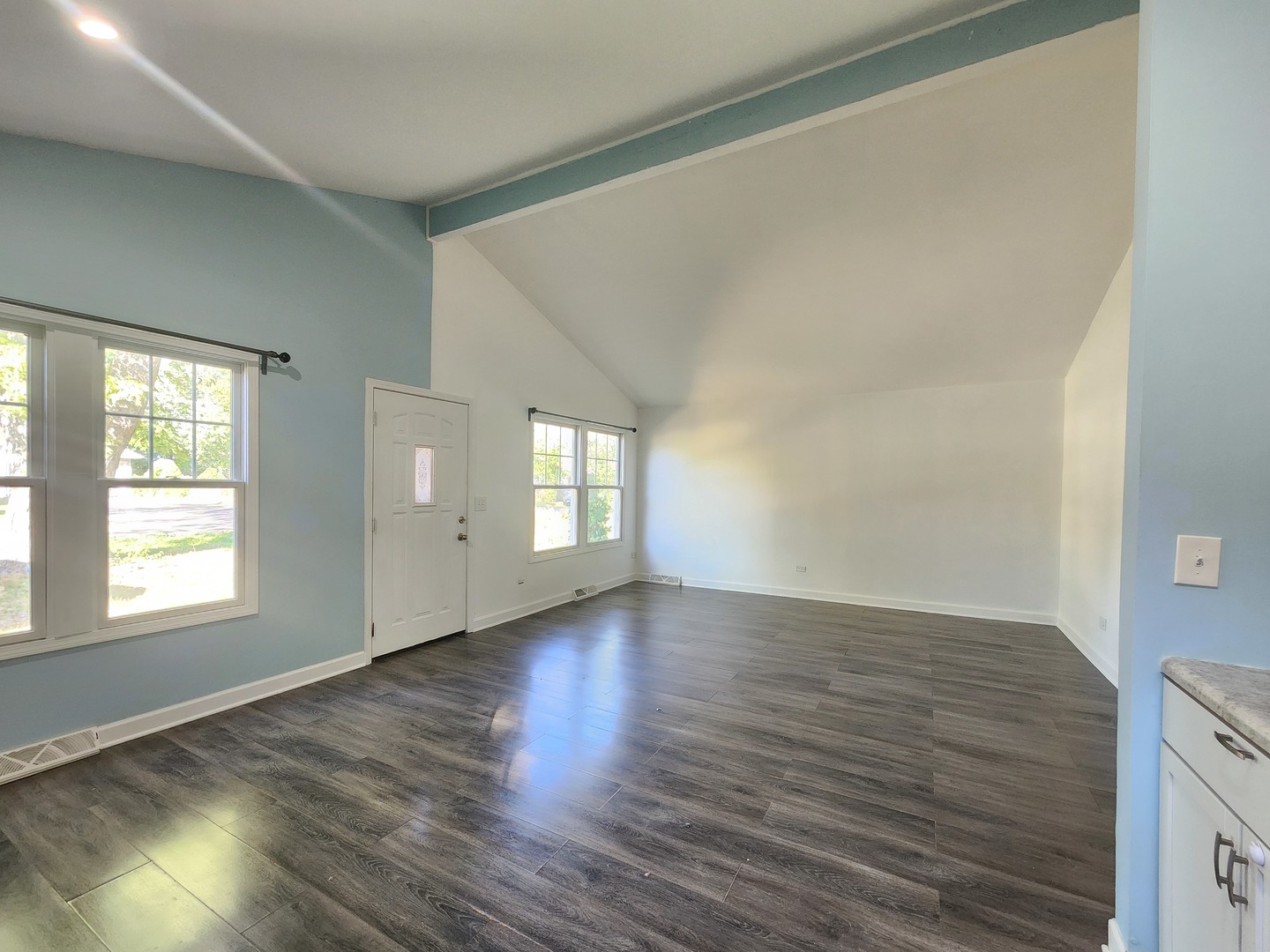 905 Buena Vista Drive, Round Lake Beach, IL 60073