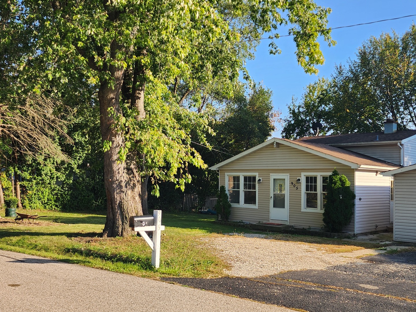 905 Buena Vista Drive, Round Lake Beach, IL 60073