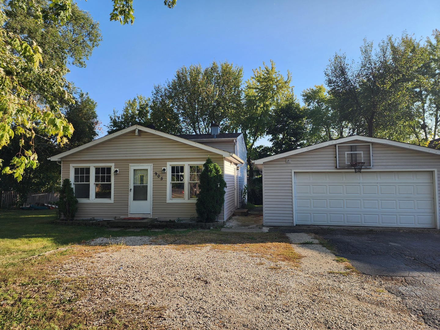 905 Buena Vista Drive, Round Lake Beach, IL 60073