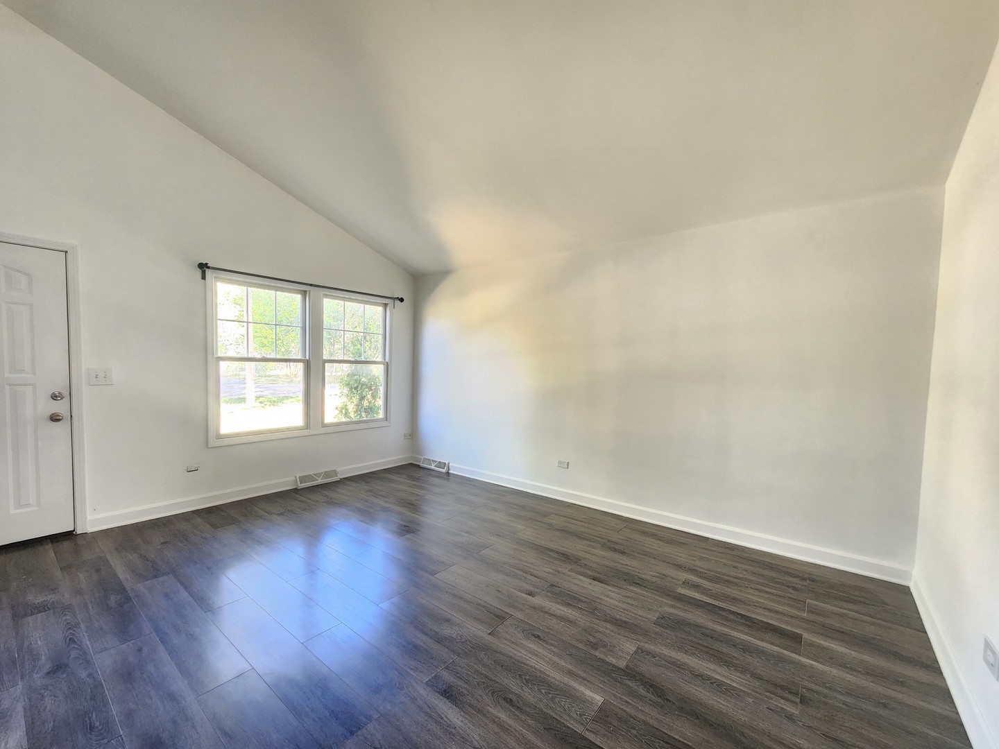 905 Buena Vista Drive, Round Lake Beach, IL 60073