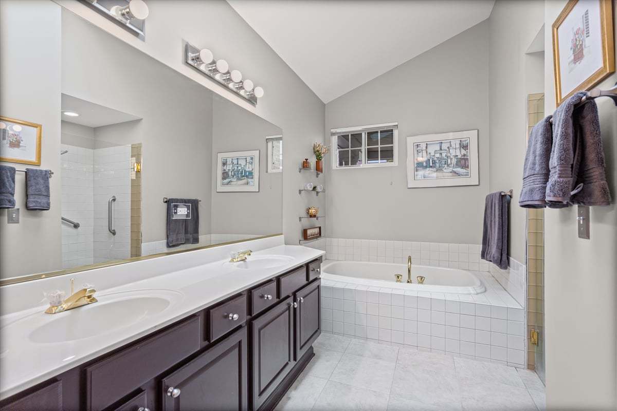 1708 Fairfax Lane, Oakbrook Terrace, IL 60181