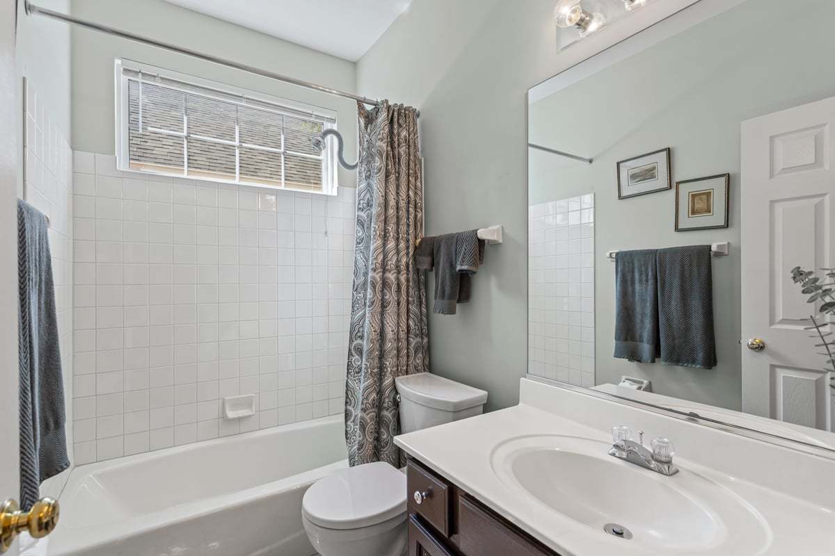 1708 Fairfax Lane, Oakbrook Terrace, IL 60181