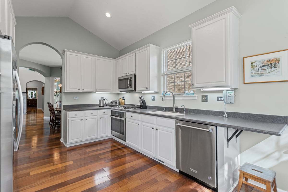 1708 Fairfax Lane, Oakbrook Terrace, IL 60181