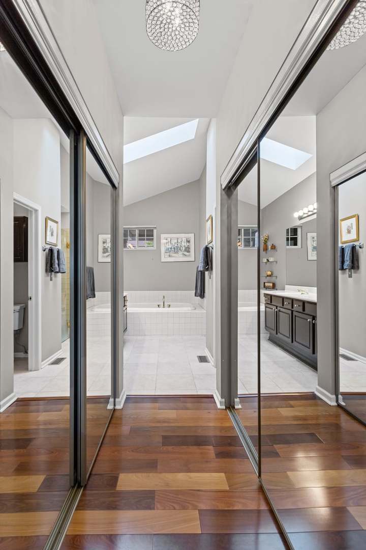 1708 Fairfax Lane, Oakbrook Terrace, IL 60181