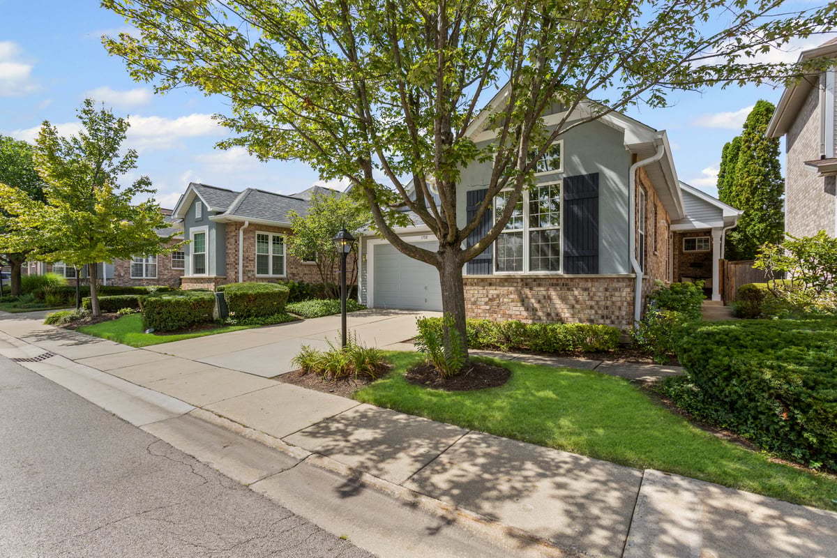 1708 Fairfax Lane, Oakbrook Terrace, IL 60181