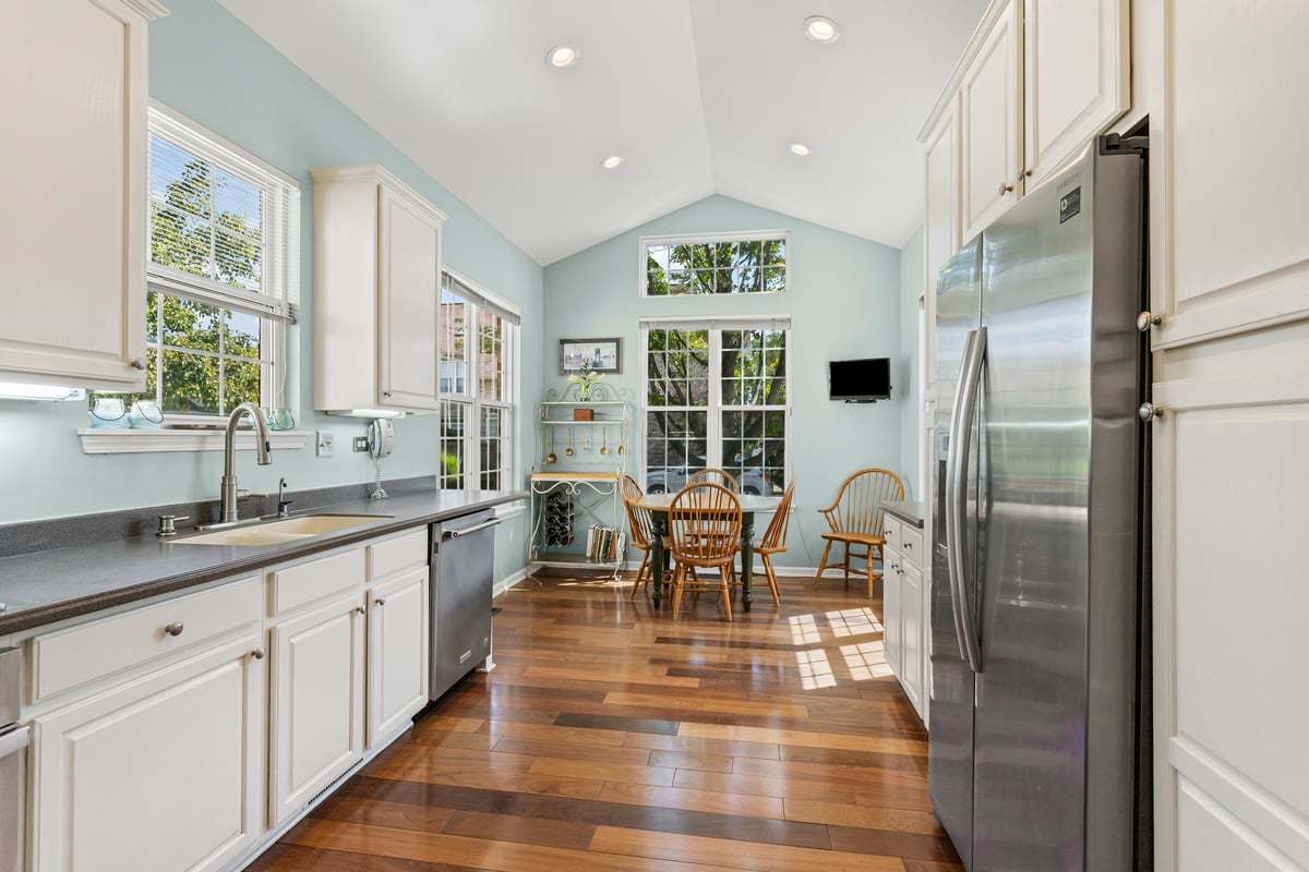 1708 Fairfax Lane, Oakbrook Terrace, IL 60181