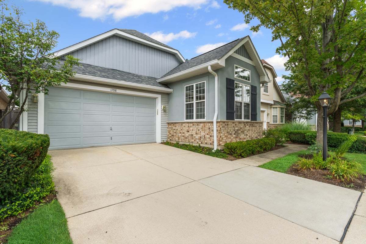 1708 Fairfax Lane, Oakbrook Terrace, IL 60181