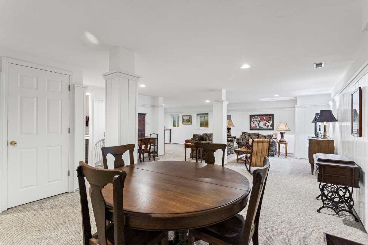 1708 Fairfax Lane, Oakbrook Terrace, IL 60181