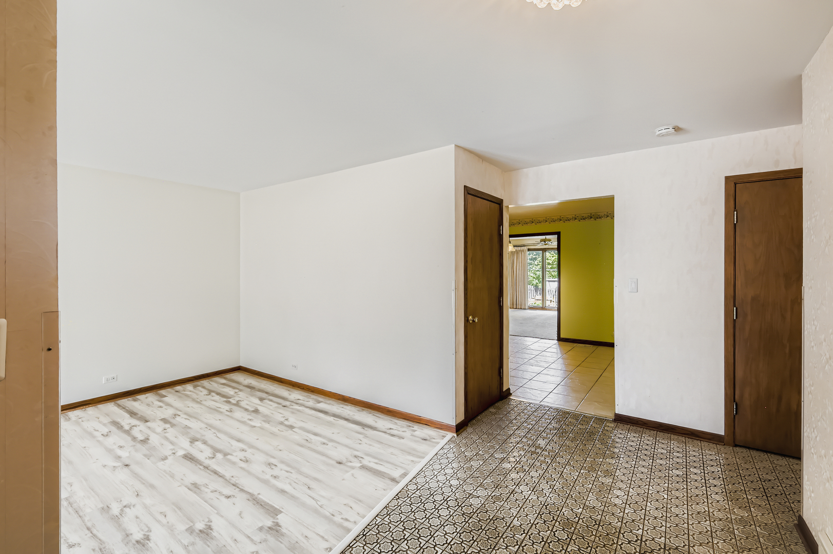 1410 W Lexington Drive, Arlington Heights, IL 60004
