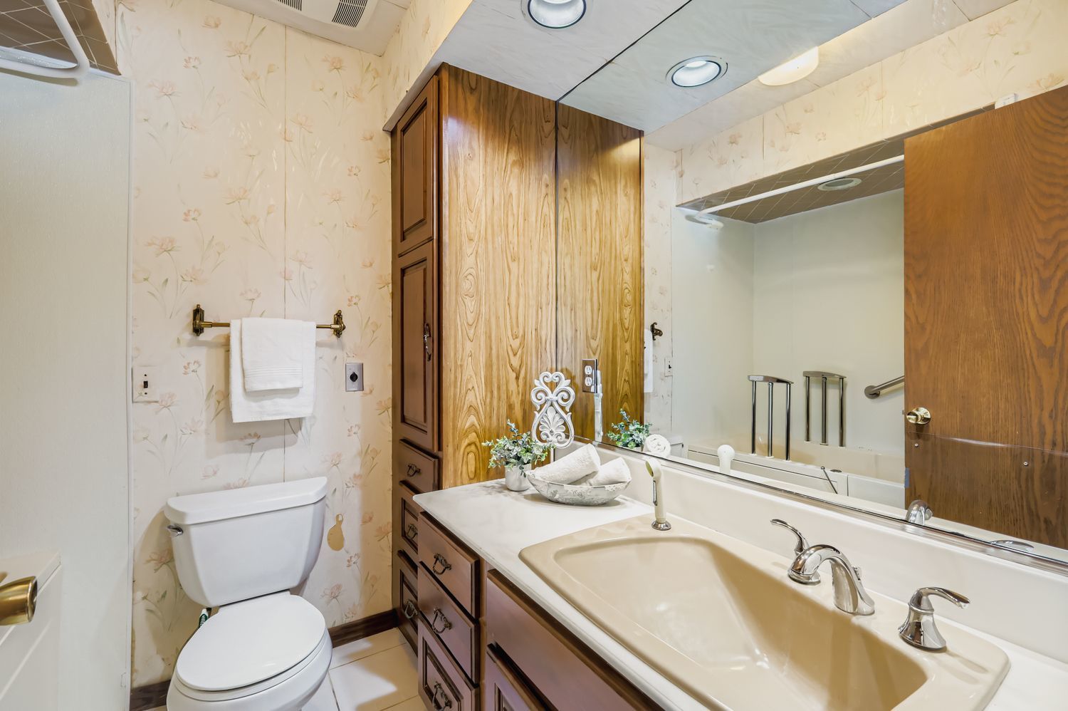 1410 W Lexington Drive, Arlington Heights, IL 60004