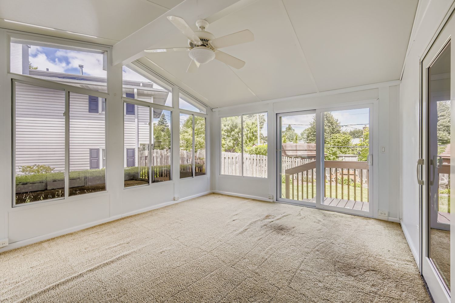 1410 W Lexington Drive, Arlington Heights, IL 60004