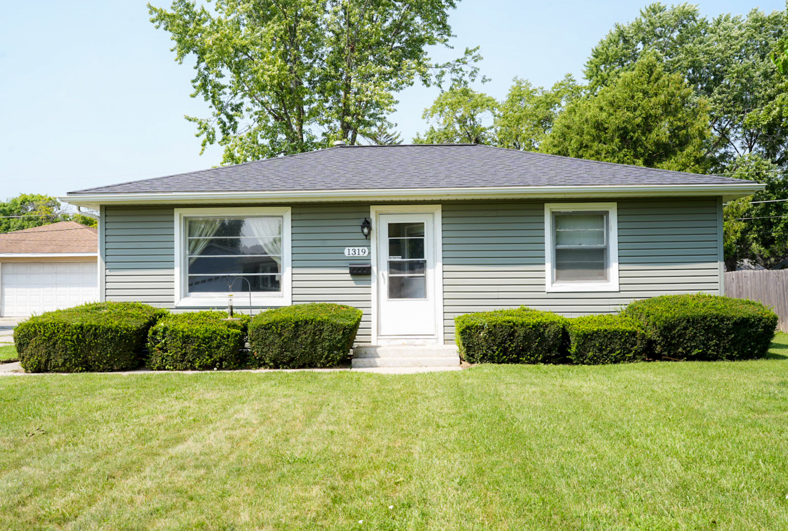 1319 N William Street, Joliet, IL 60435