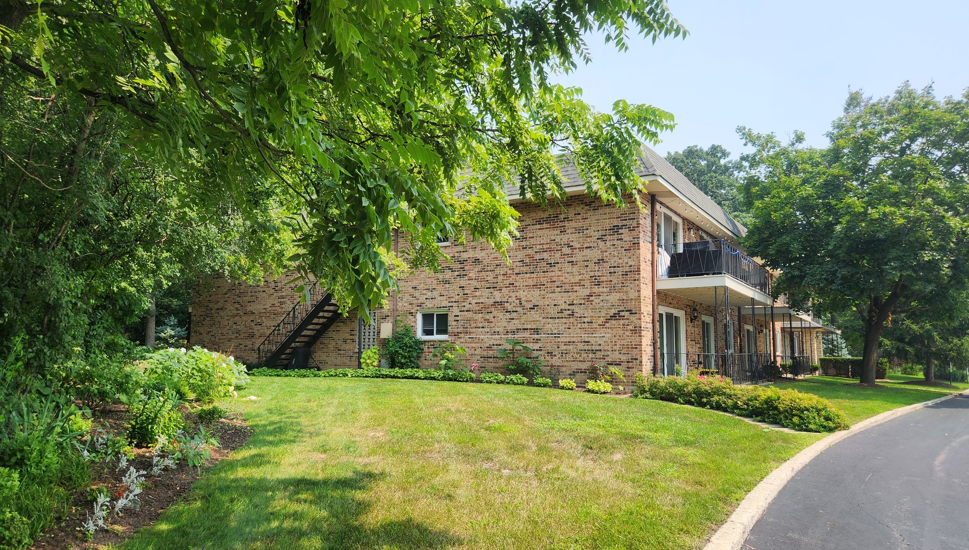 191 Hillcrest Terrace #1B, Bloomingdale, IL 60108