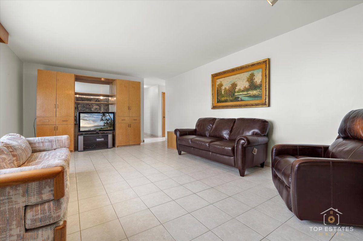 17W508 Hawthorne Avenue, Wood Dale, IL 60191