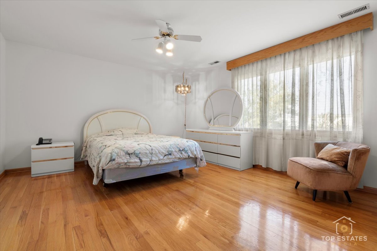17W508 Hawthorne Avenue, Wood Dale, IL 60191