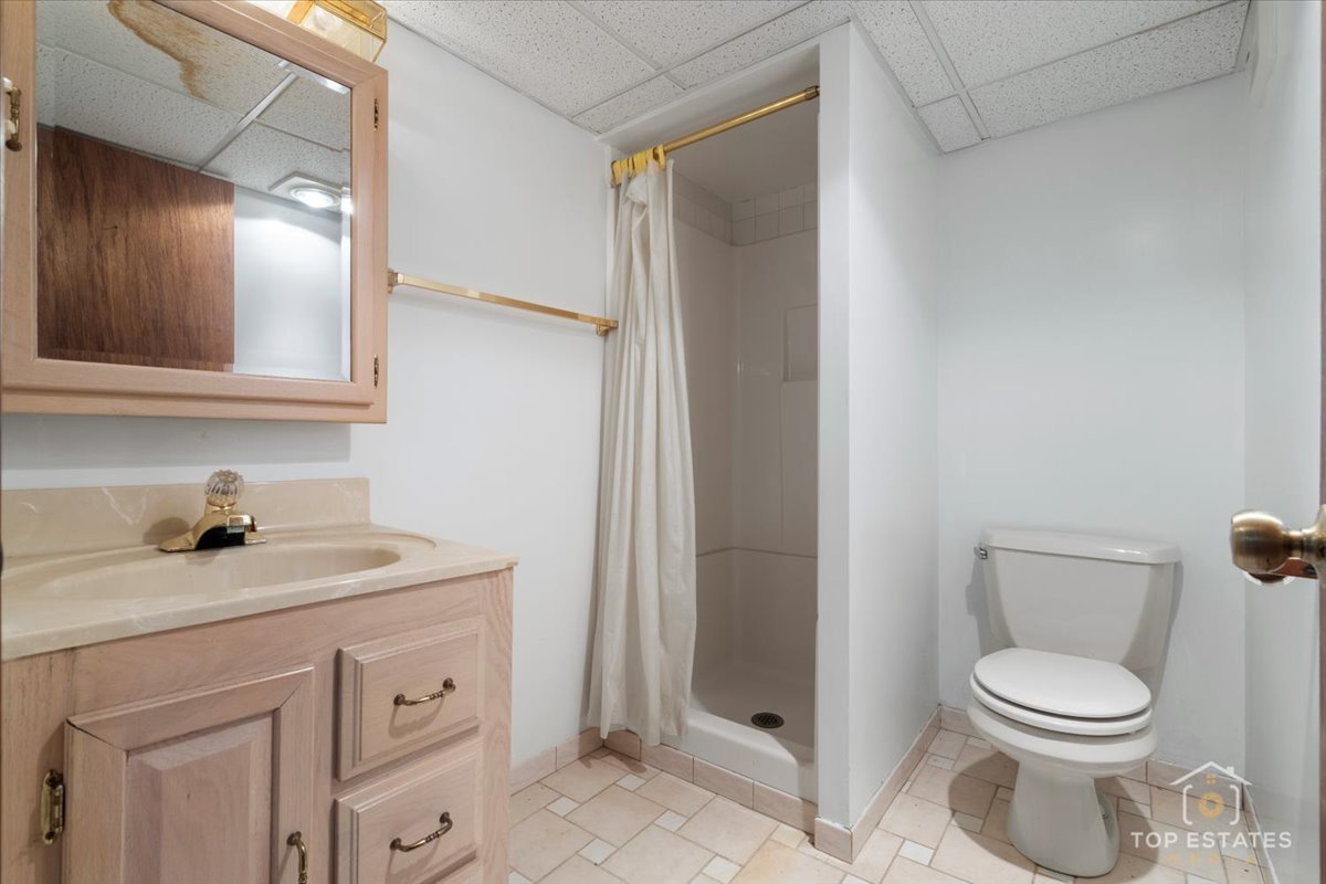 17W508 Hawthorne Avenue, Wood Dale, IL 60191