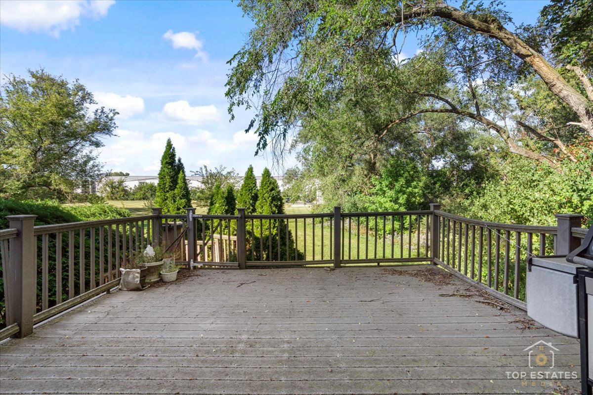17W508 Hawthorne Avenue, Wood Dale, IL 60191