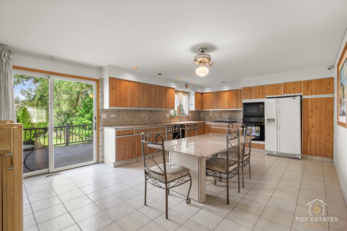 17W508 Hawthorne Avenue, Wood Dale, IL 60191