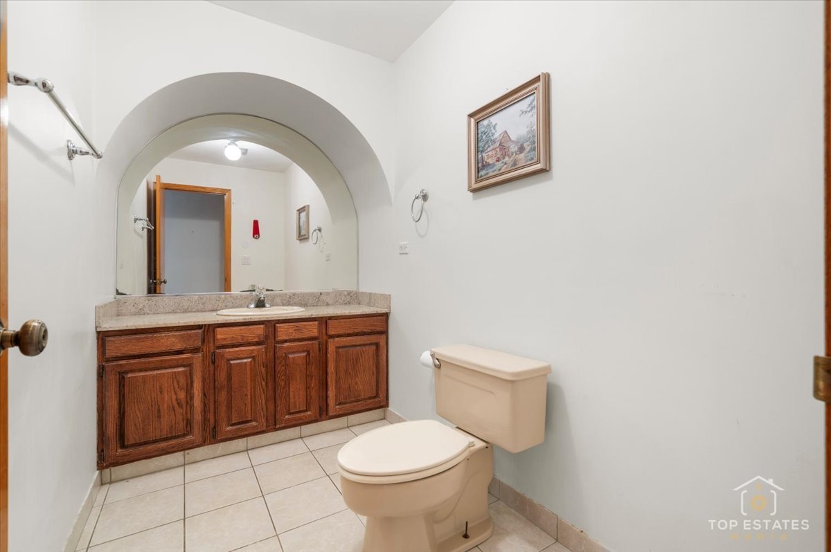 17W508 Hawthorne Avenue, Wood Dale, IL 60191