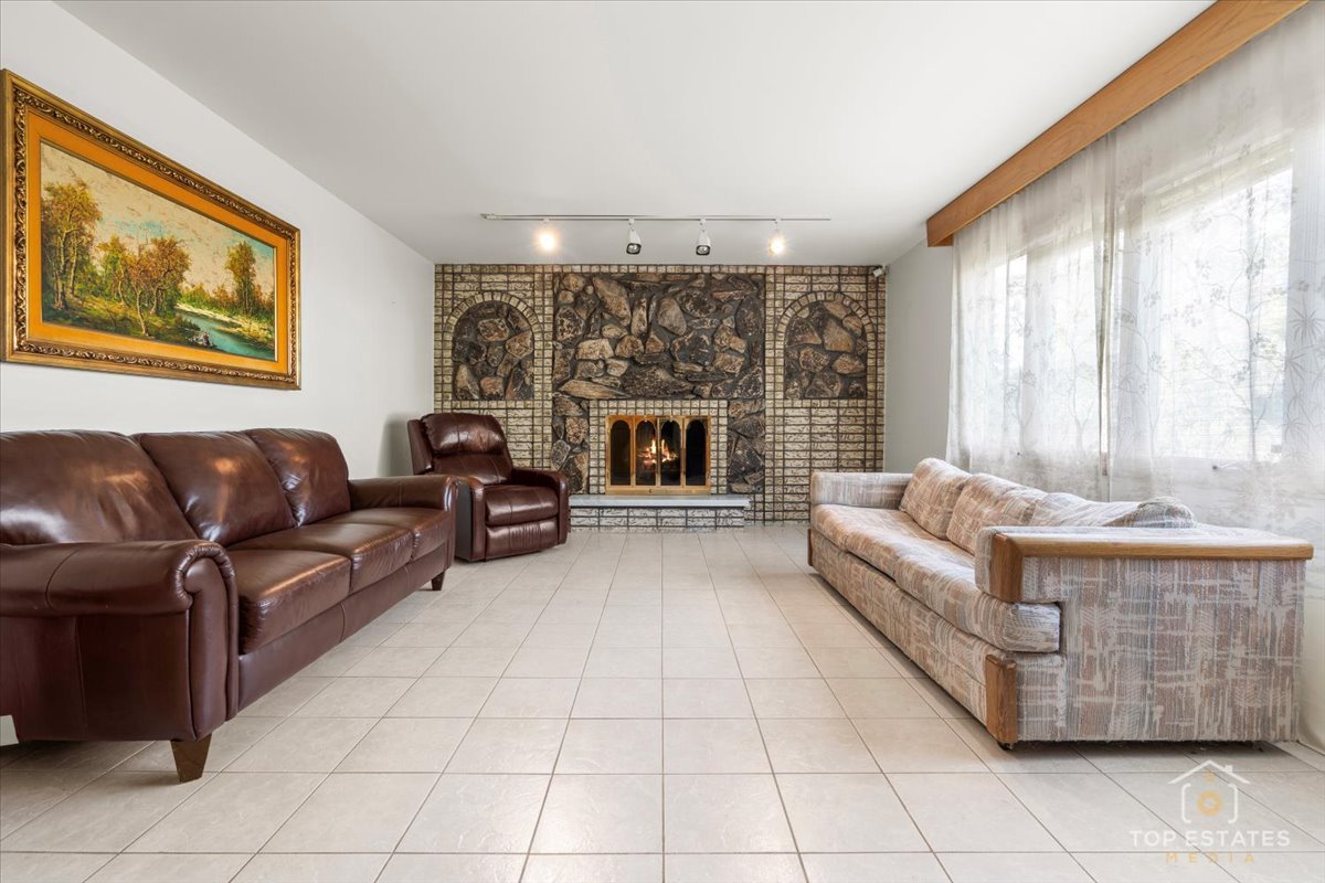 17W508 Hawthorne Avenue, Wood Dale, IL 60191