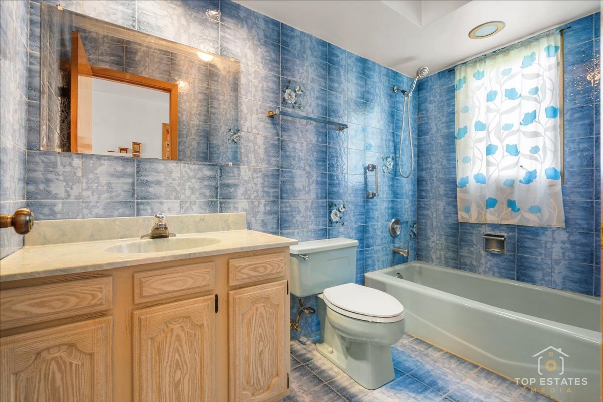 17W508 Hawthorne Avenue, Wood Dale, IL 60191