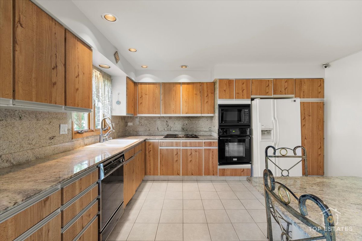 17W508 Hawthorne Avenue, Wood Dale, IL 60191