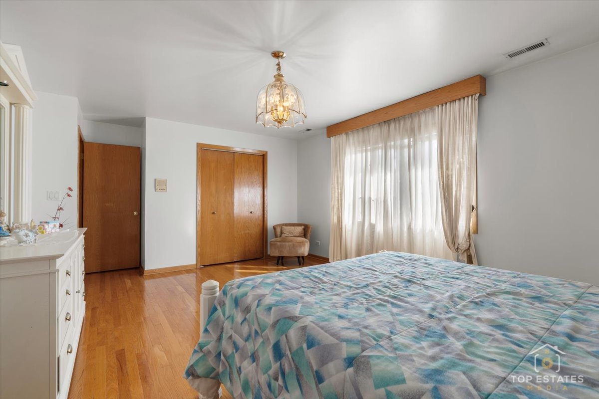 17W508 Hawthorne Avenue, Wood Dale, IL 60191