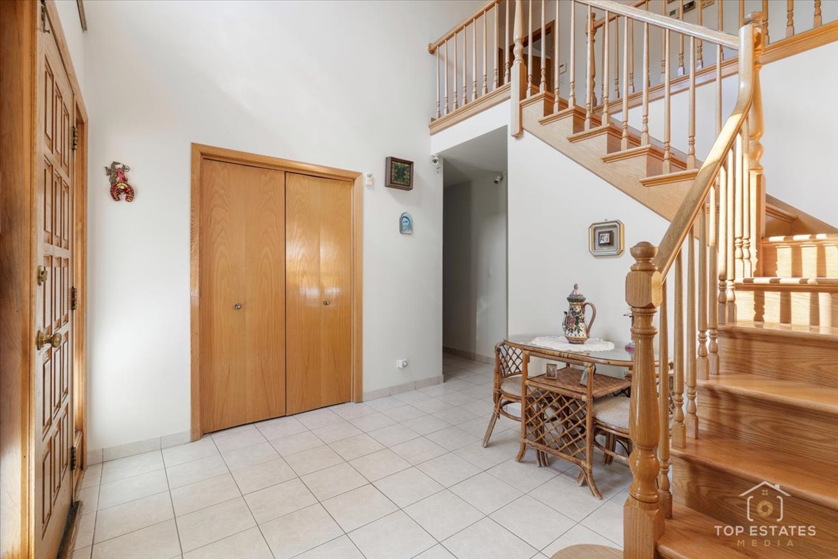 17W508 Hawthorne Avenue, Wood Dale, IL 60191