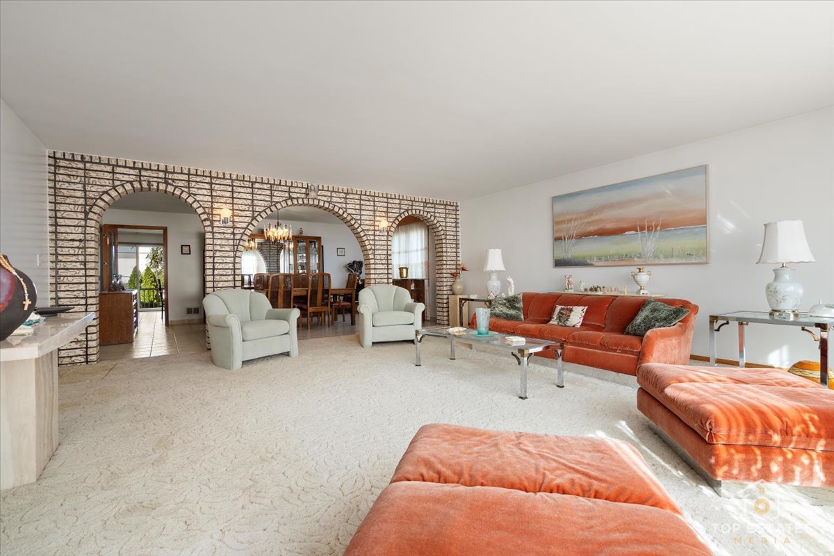 17W508 Hawthorne Avenue, Wood Dale, IL 60191