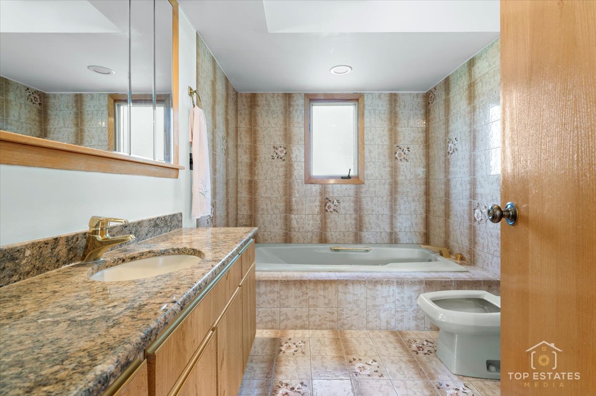 17W508 Hawthorne Avenue, Wood Dale, IL 60191