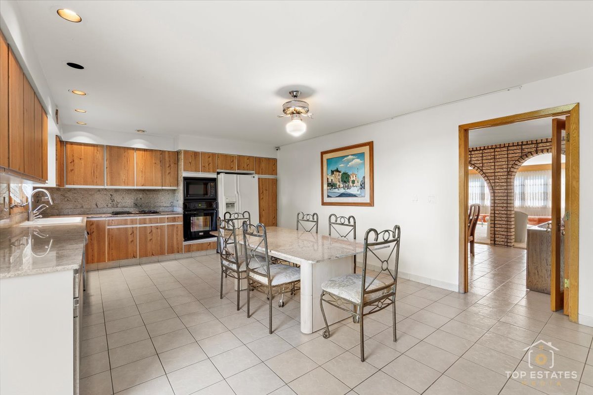 17W508 Hawthorne Avenue, Wood Dale, IL 60191