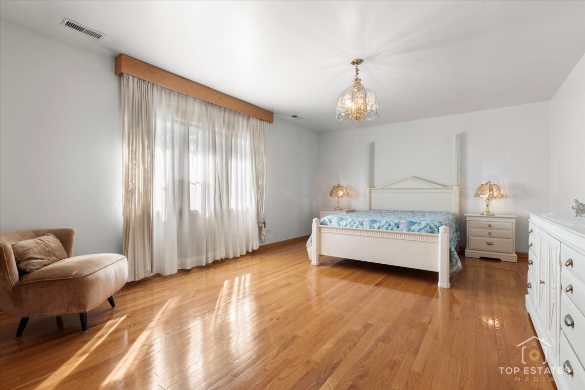 17W508 Hawthorne Avenue, Wood Dale, IL 60191