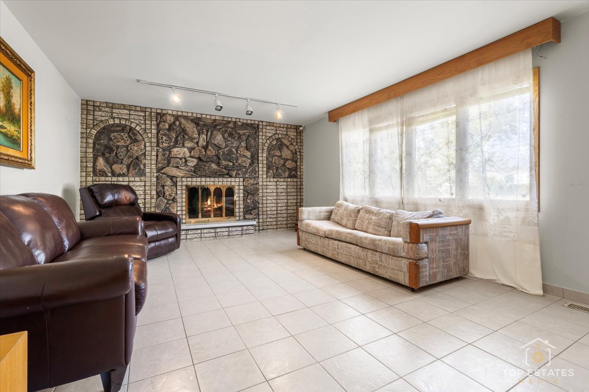 17W508 Hawthorne Avenue, Wood Dale, IL 60191