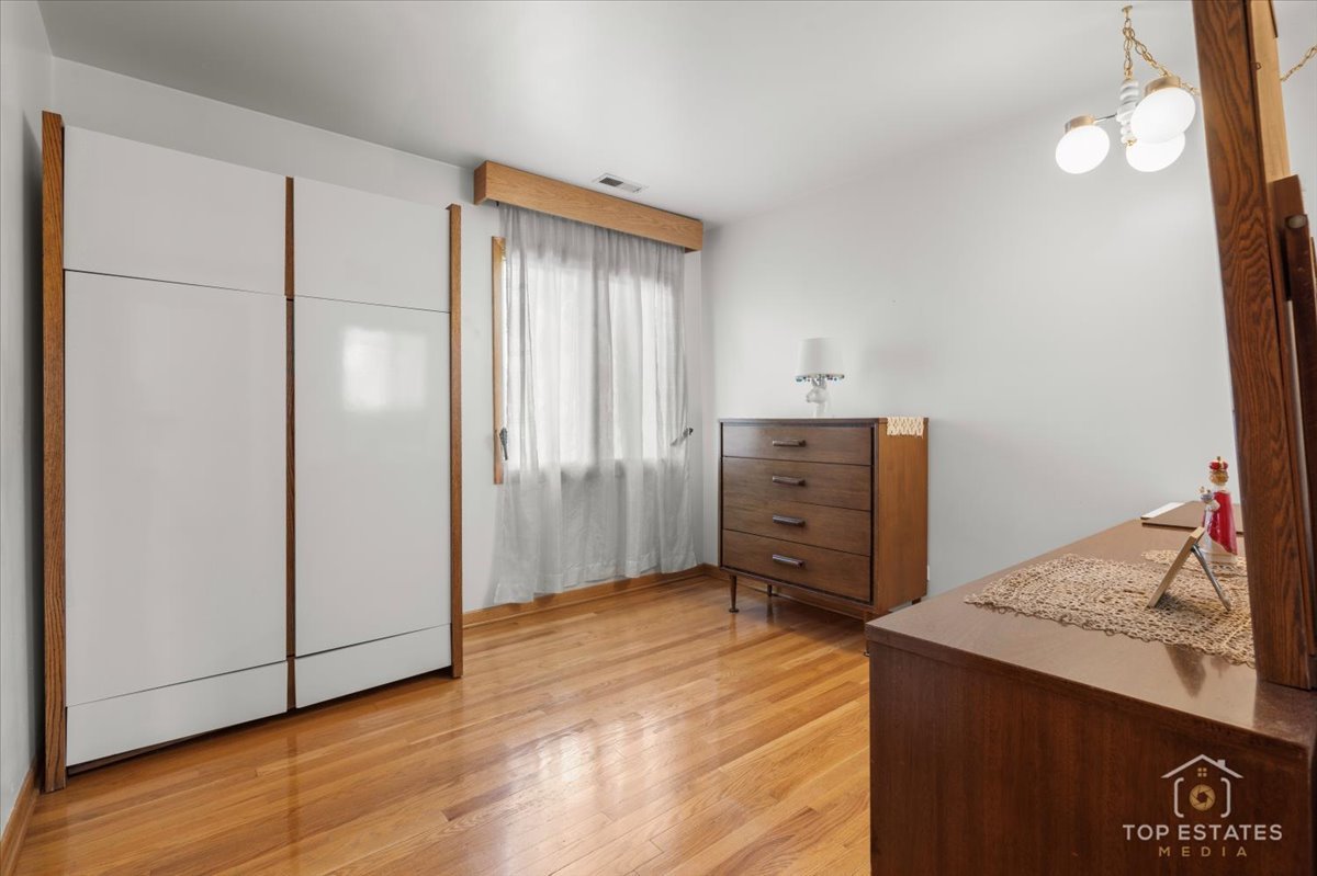 17W508 Hawthorne Avenue, Wood Dale, IL 60191