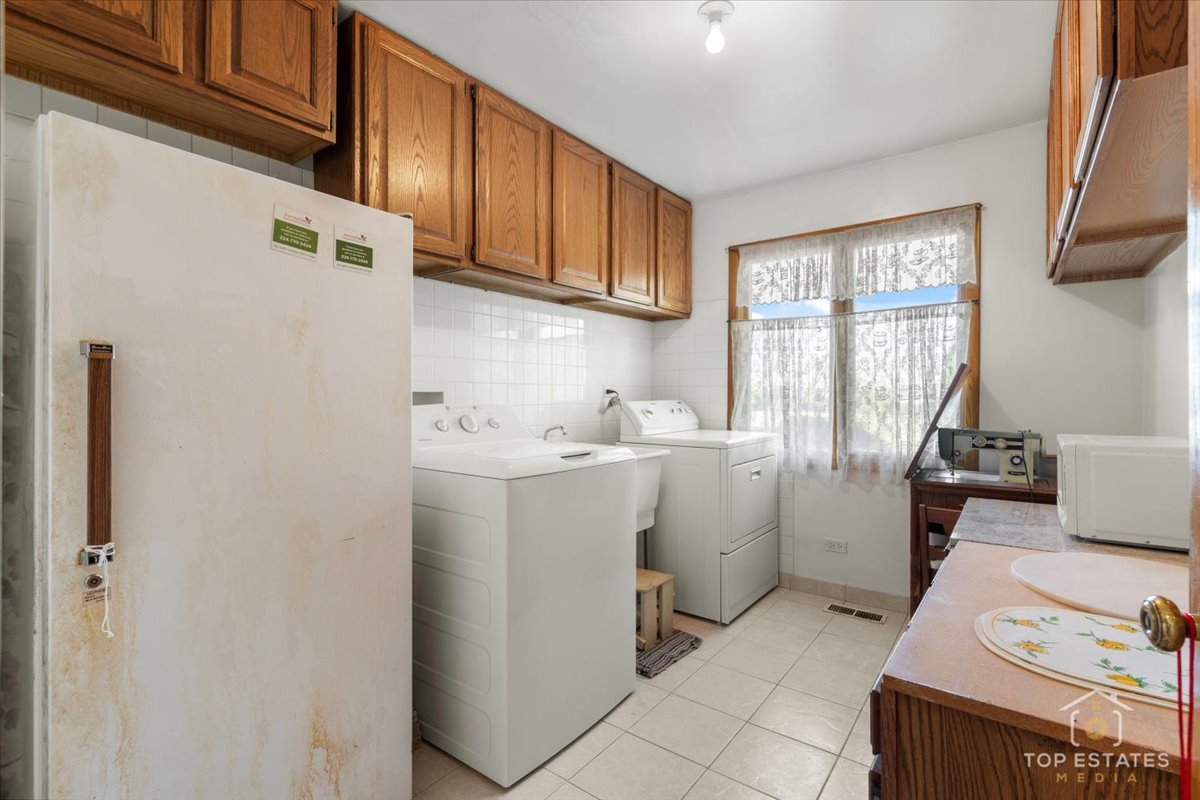 17W508 Hawthorne Avenue, Wood Dale, IL 60191